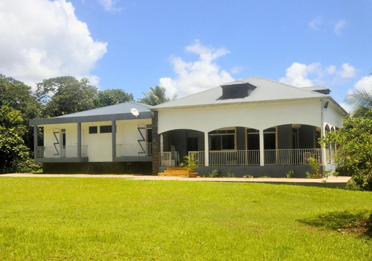Villa Leila Sainte-Rose Exterior photo